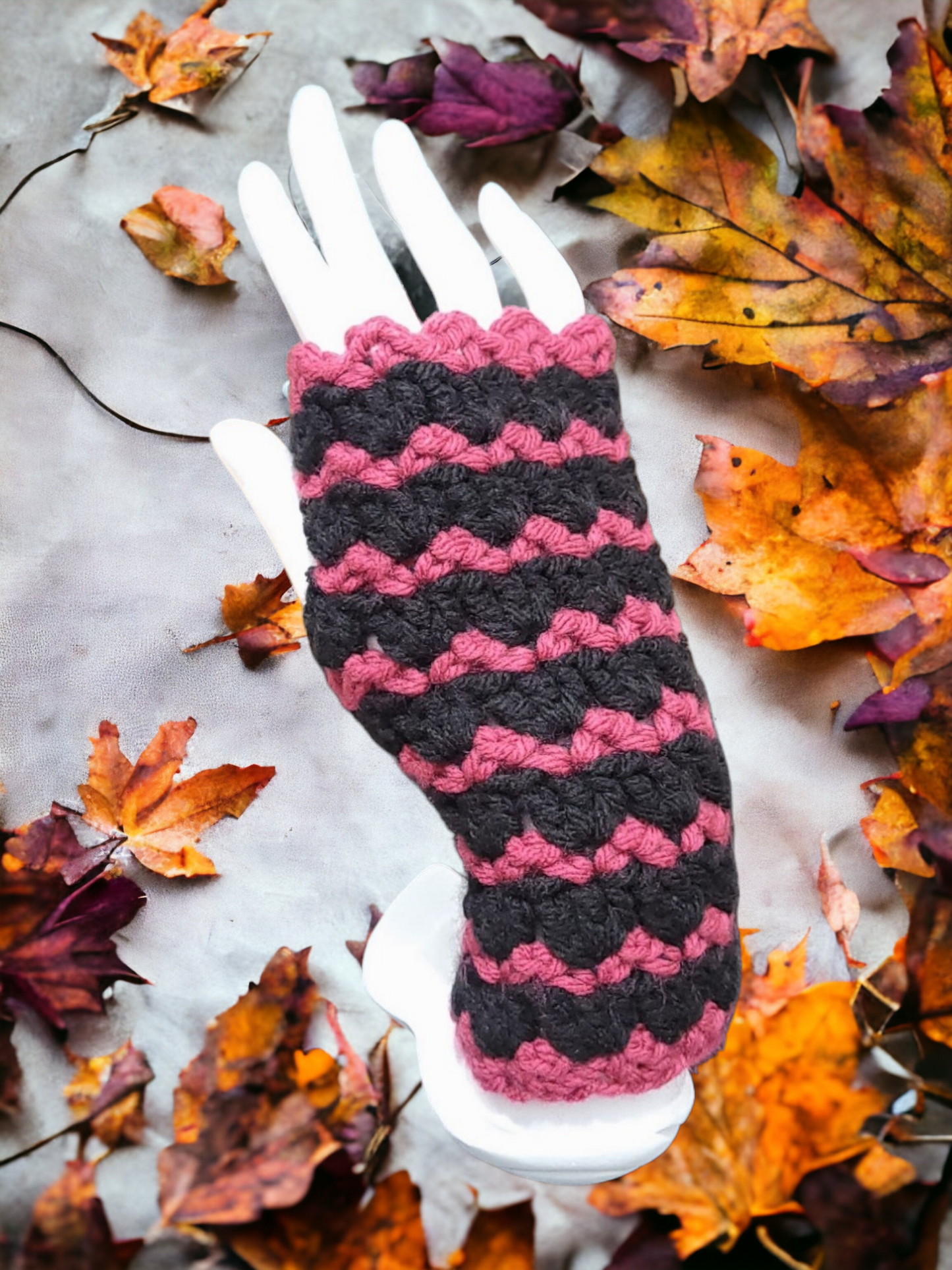 Dark Pink & Black Fingerless Handwarmer